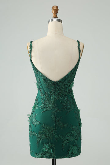 Vestido de cóctel corto con tirantes finos ajustados de color verde oscuro con apliques